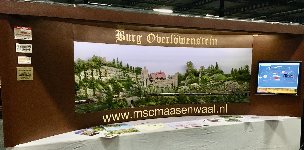 De modelspoorbaan 'Burg Oberlöwenstein' staat opgesteld en bedrijfsklaar. Laat te publiek maar komen... Foto: Michel Turlings, 10-11-2018.